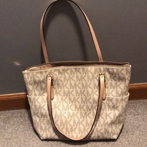 Michael Kors Handbag - Picture 3 of 8